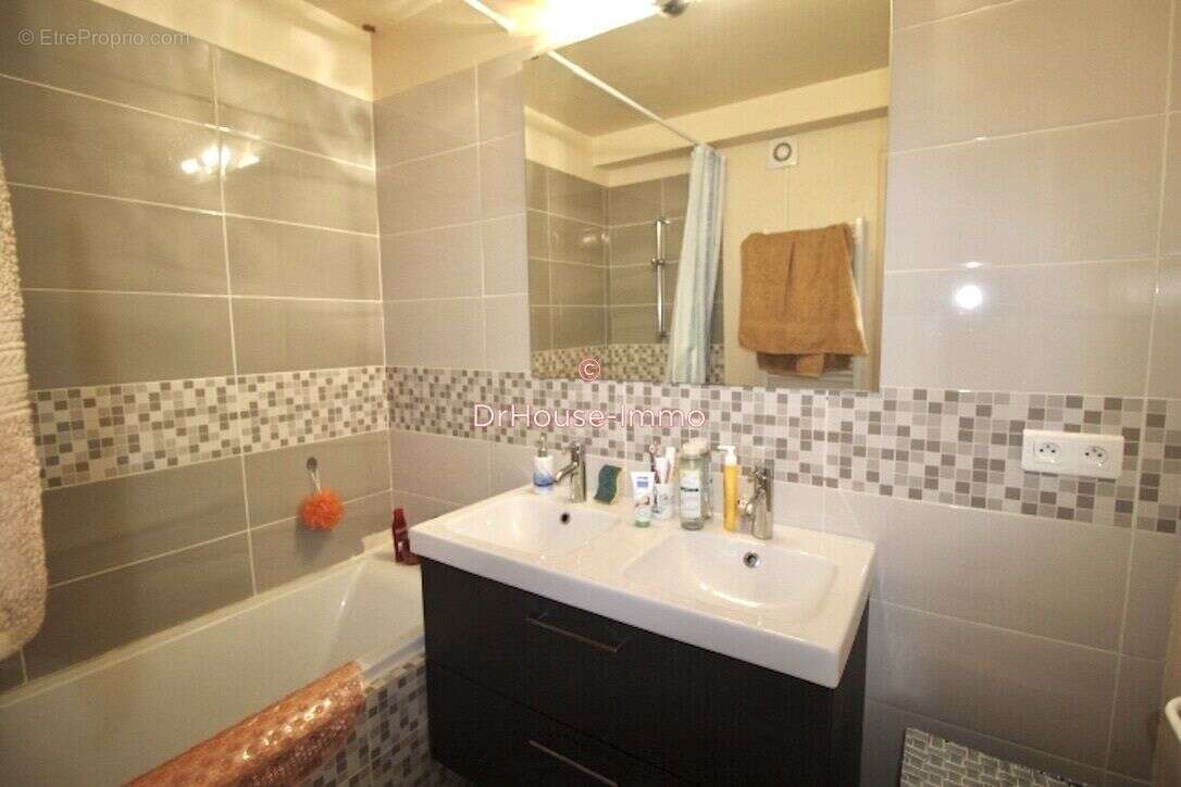 Appartement à LA CROIX-VALMER