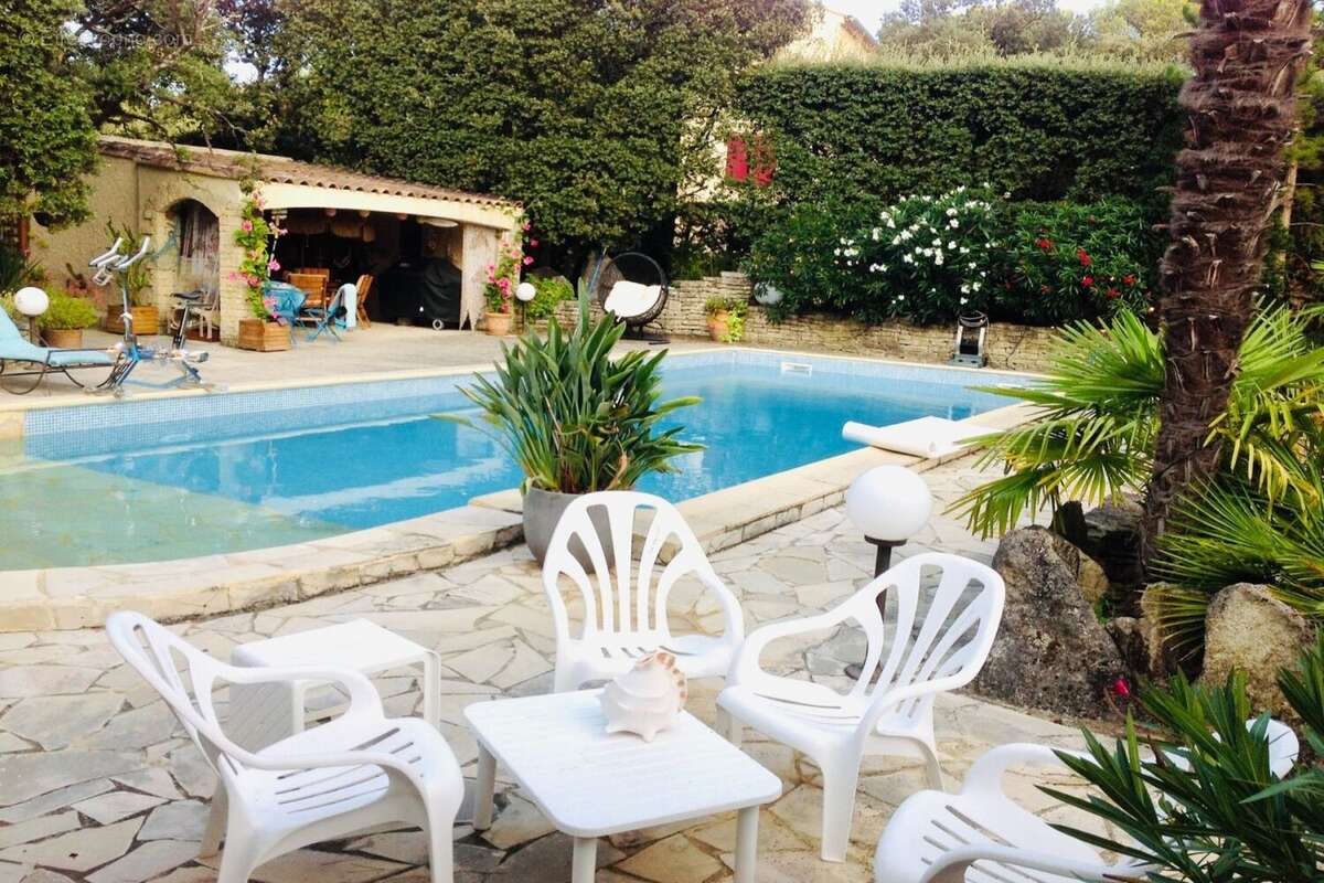 Maison à PERNES-LES-FONTAINES