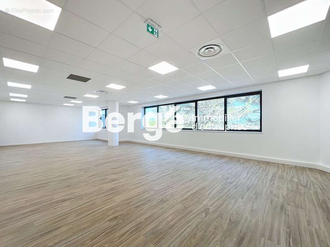 Commerce à VALBONNE