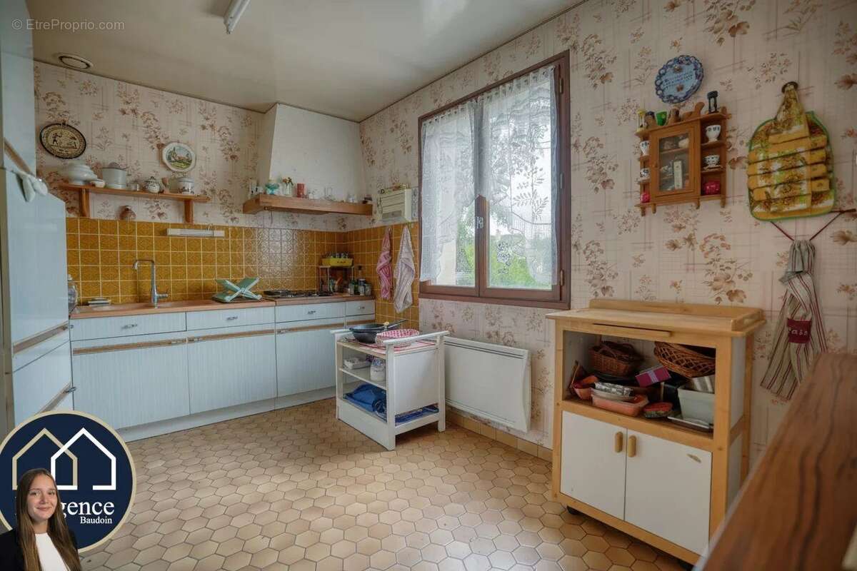 Maison à TREMBLAY-LES-VILLAGES
