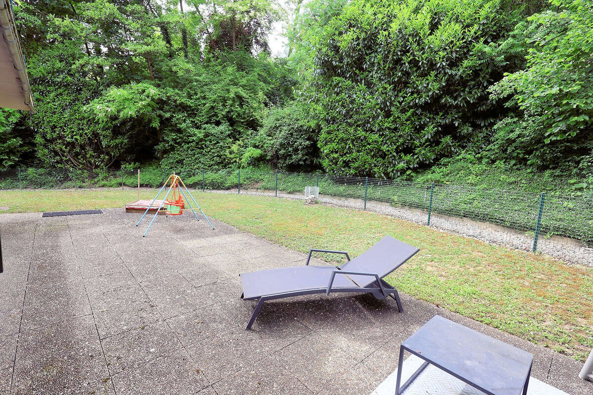 Hegenheim au calme et sans vis-à-vis beau 5 pièces de 120 m2 avec terrasse et grand jardin - photo 3