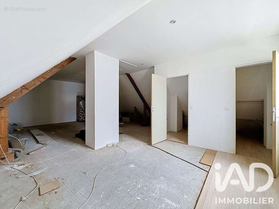 Maison 111 m² à Saint-Jacques-De-La-Lande  - photo 8