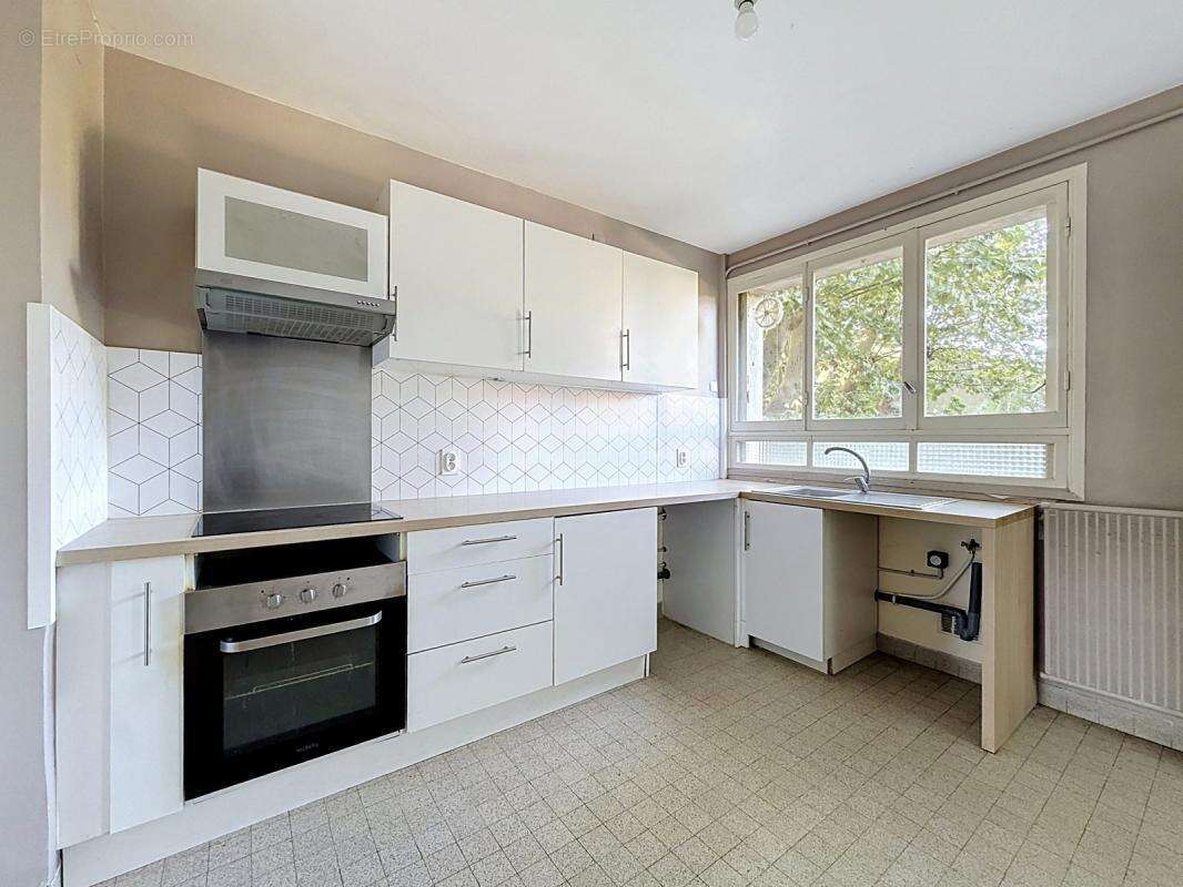Avignon extra-muros proche rempart - t5 - terrasse - garage - photo 3