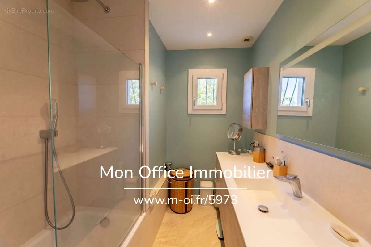 Maison à SIMIANE-COLLONGUE