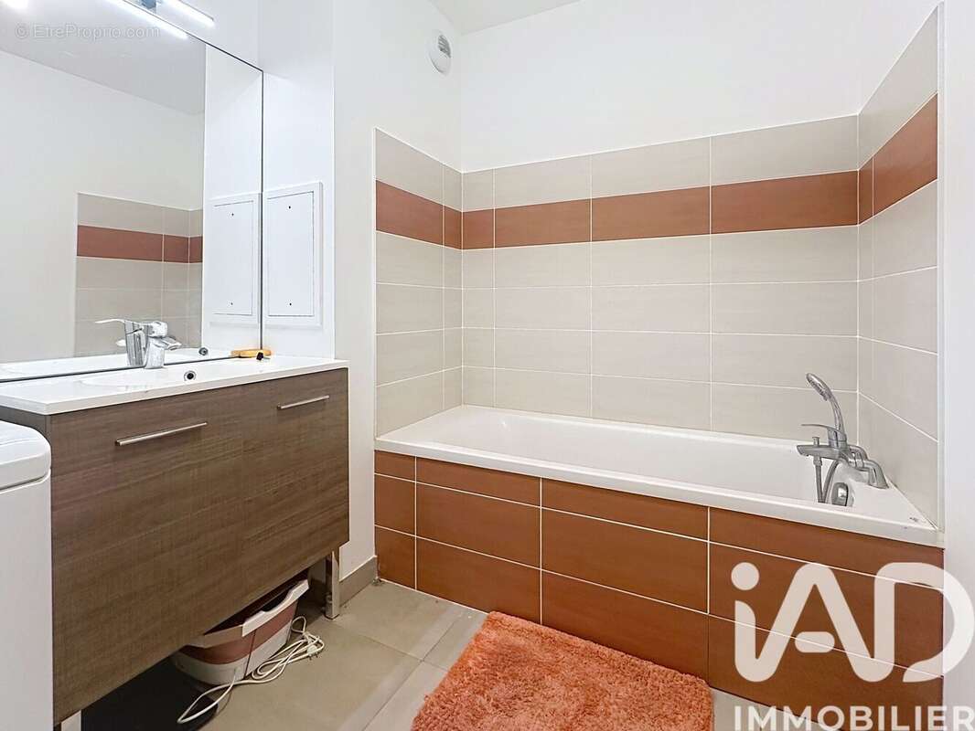 Photo 2 - Appartement à DECINES-CHARPIEU