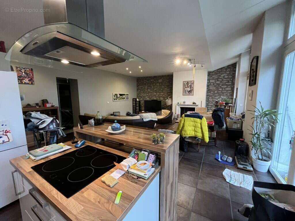 Appartement à SAINT-GENEST-LERPT