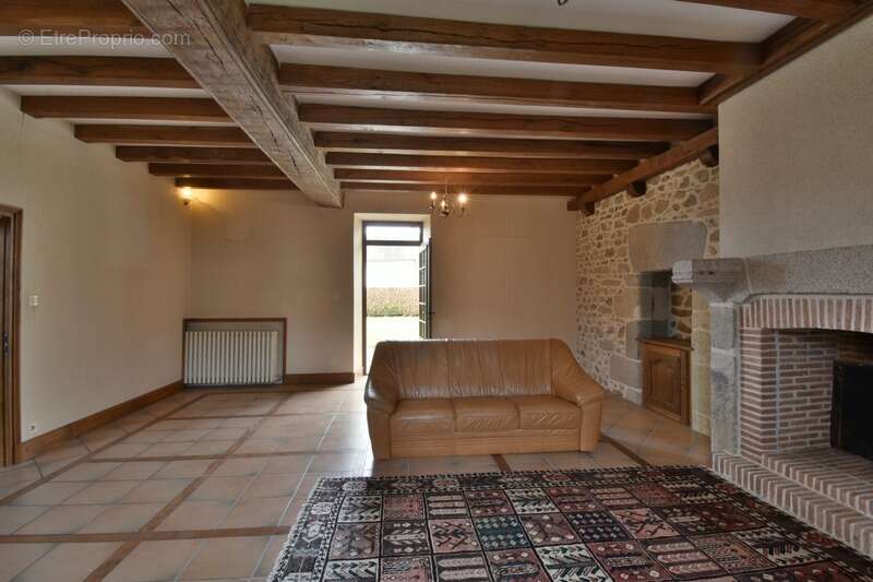 Maison à SAINT-LEGER-MAGNAZEIX