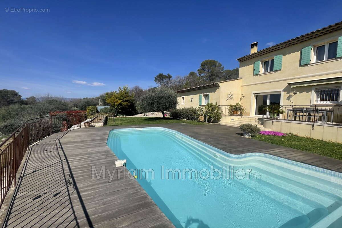 Maison à SAINT-CEZAIRE-SUR-SIAGNE