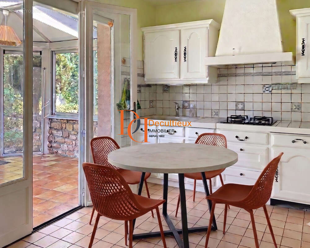 Maison 148 m² à Saint-Genis-Les-Ollieres  - photo 7