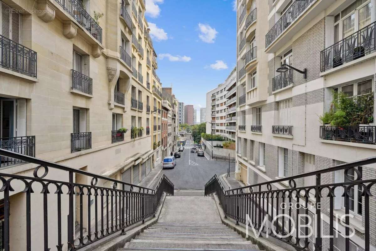 Appartement à PARIS-16E