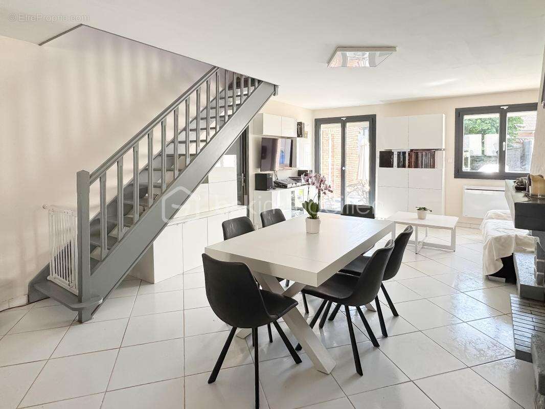 Maison à OZOIR-LA-FERRIERE