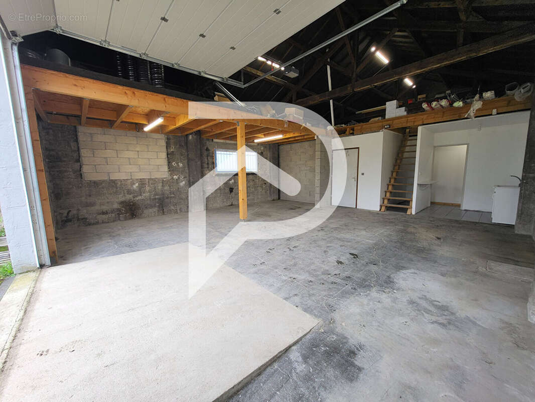 Commerce à VILLE-SOUS-LA-FERTE