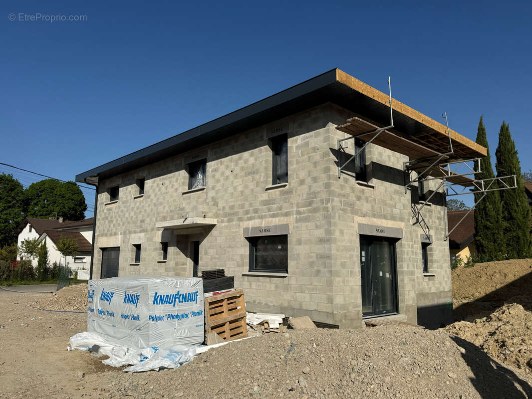 Maison à PREVESSIN-MOENS