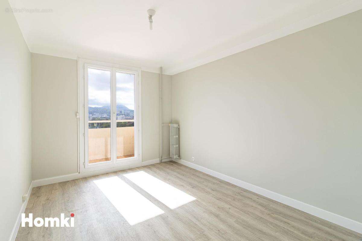 Appartement à MARSEILLE-6E