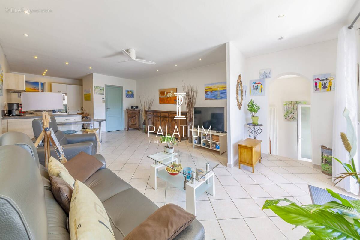 Appartement à GREOUX-LES-BAINS