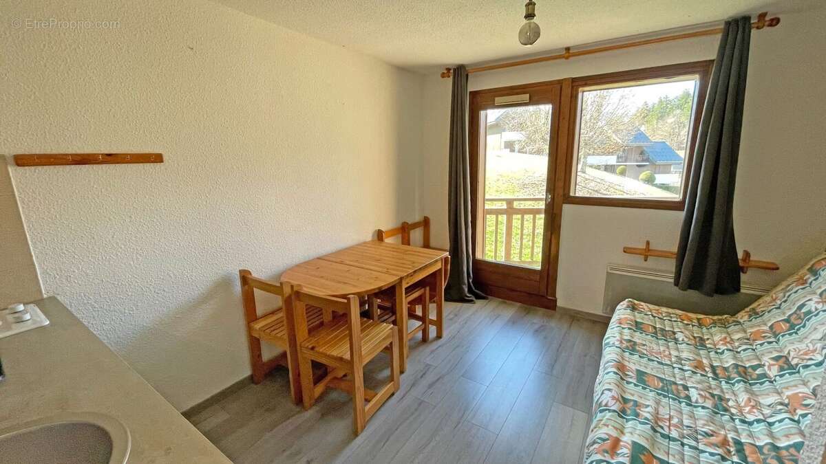 Appartement à MORILLON