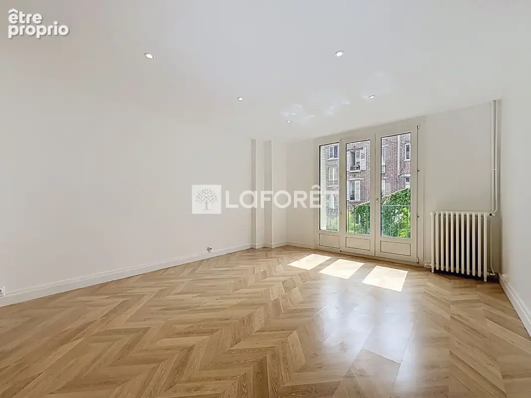 Suresnes Centre-Ville / Mairie - 3 pièces 72 m² - Entièrement rénové - Balcon - Ascenseur - Cave - photo 2