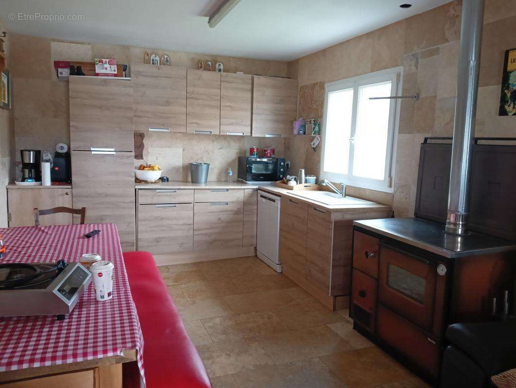 Maison récente de plain-pied (2024), grand préau de 100 m², garage aménagé et jardin paysager au calme - photo 11