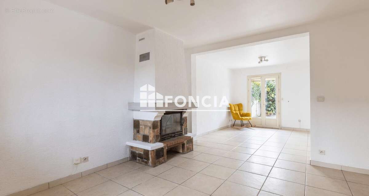 Maison à LE THILLAY