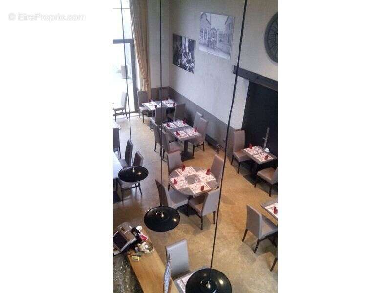 Commerce à CHAZELLES-SUR-LYON