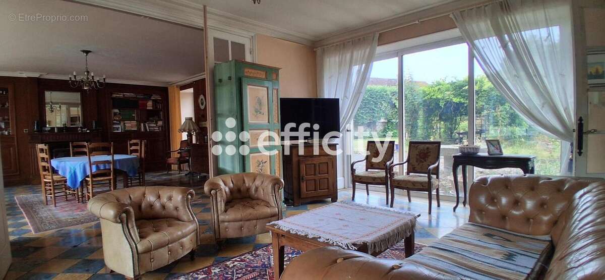 Maison 251 m² à Saint-Christophe-Le-Jajolet  - photo 6