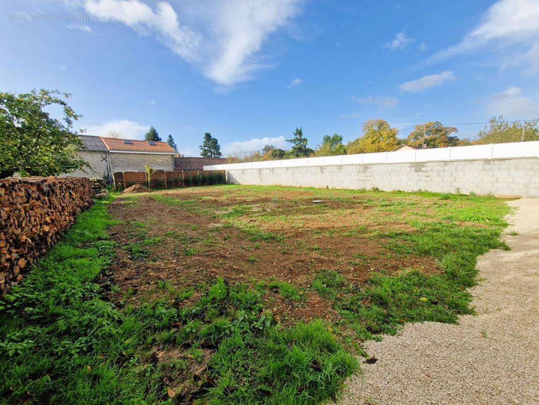 Maison à SAINT-PIERRE-D&#039;EXIDEUIL