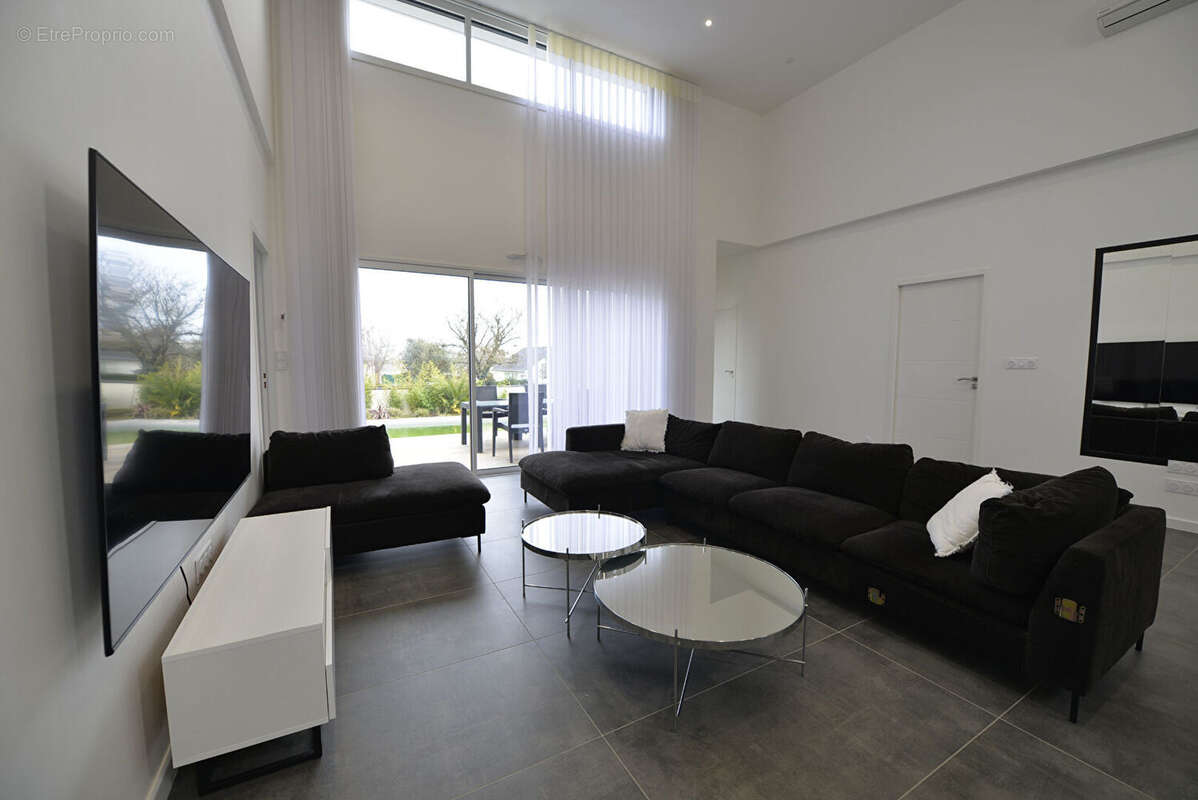 Maison à MONTREUIL-JUIGNE