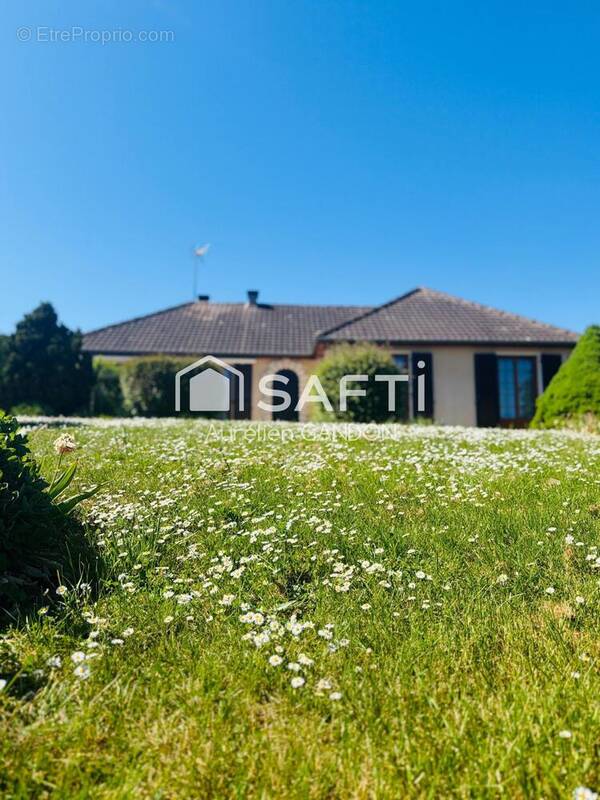 Photo 1 - Maison à LA CELLE-SAINT-CYR