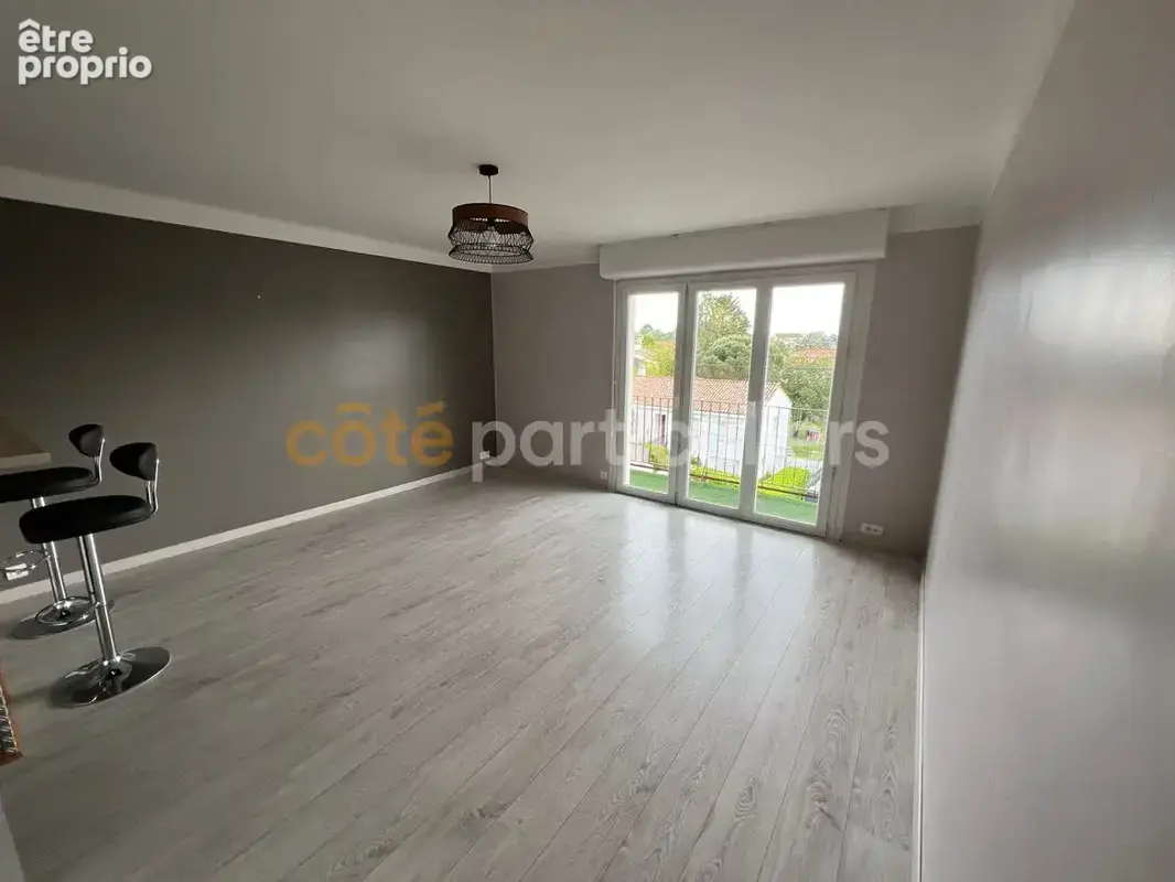 La roche-sur-yon -- centre-ville -- appartement t2 -- 1 chambre -- 49 m2 -- balcon -- stationnement privatif - photo 2