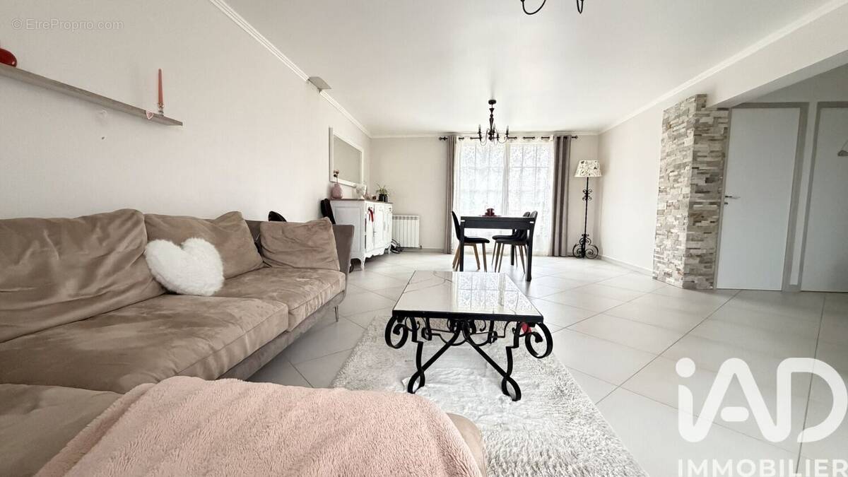 Photo 1 - Maison à DAMMARIE-LES-LYS