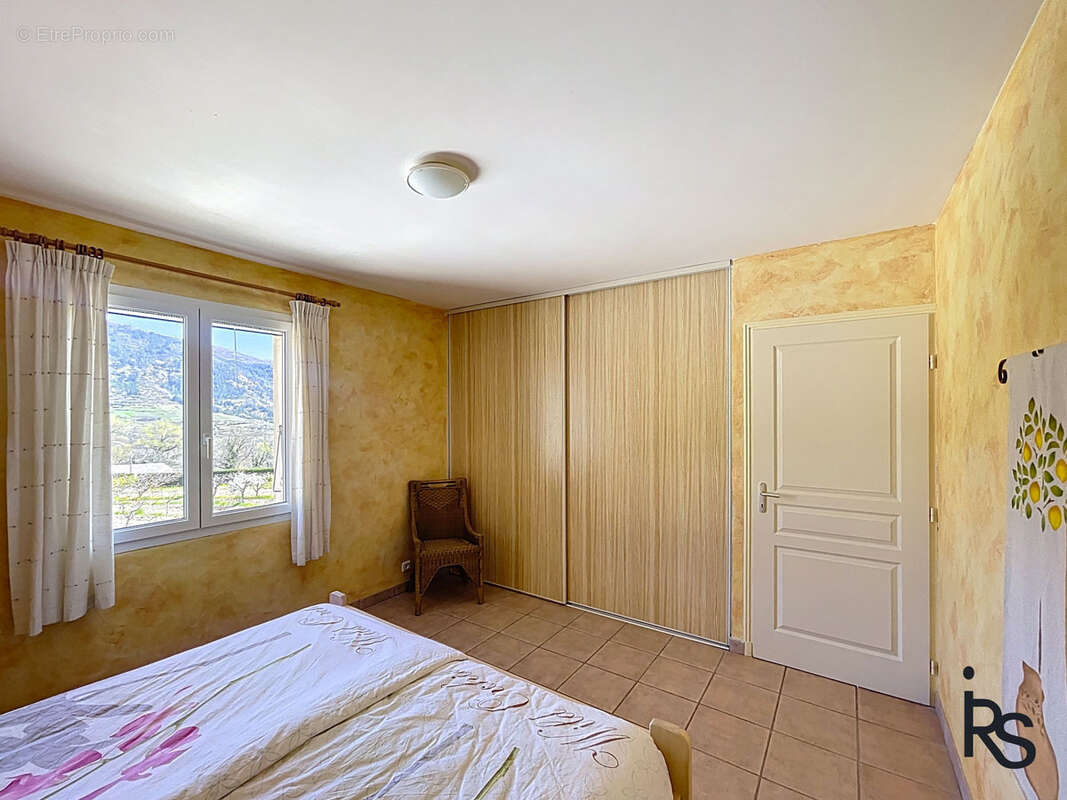 Maison à SAINT-ETIENNE-DE-BOULOGNE