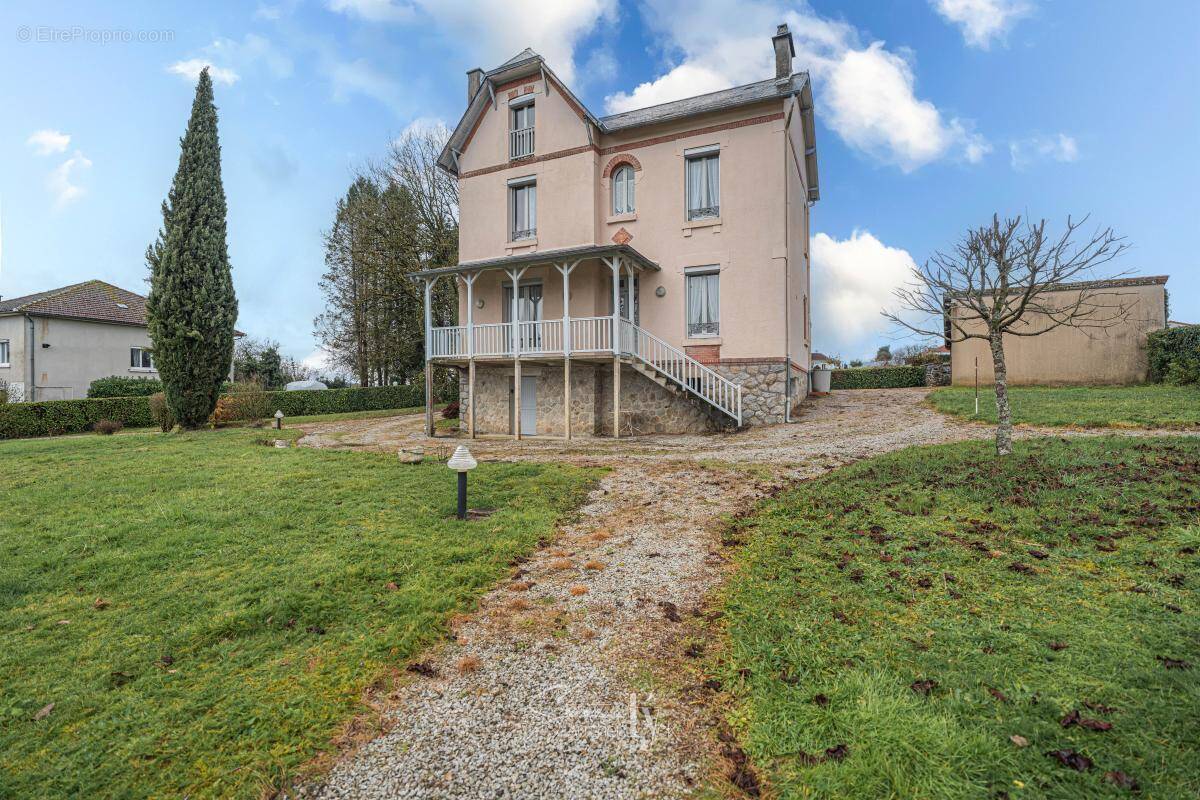 Maison à SAINT-GERMAIN-LES-BELLES