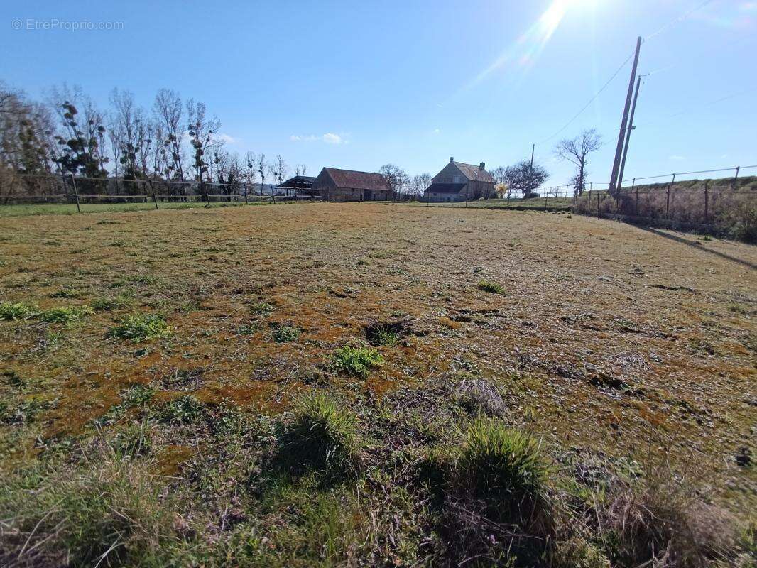 Maison à COULANS-SUR-GEE