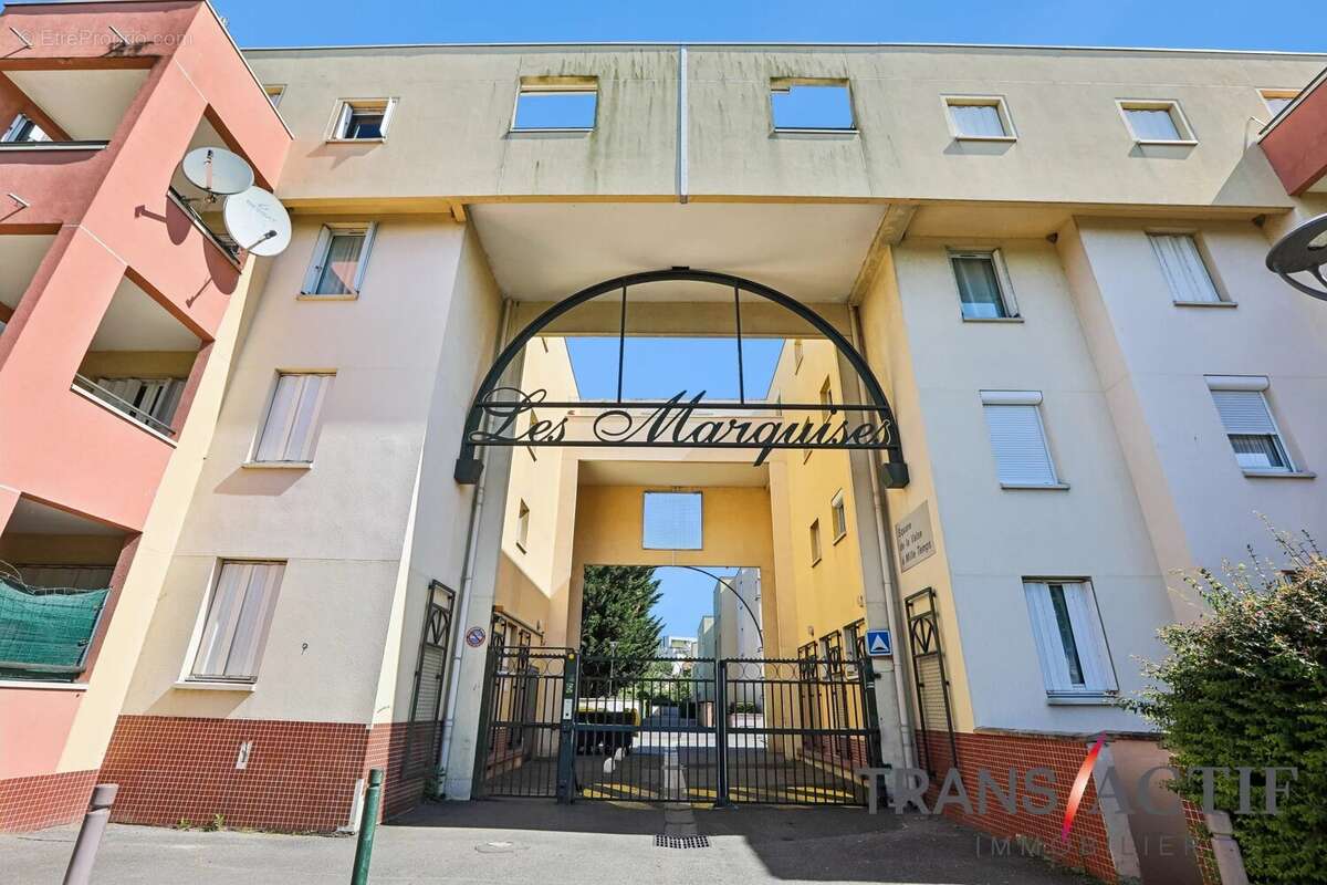 Appartement à COURCOURONNES