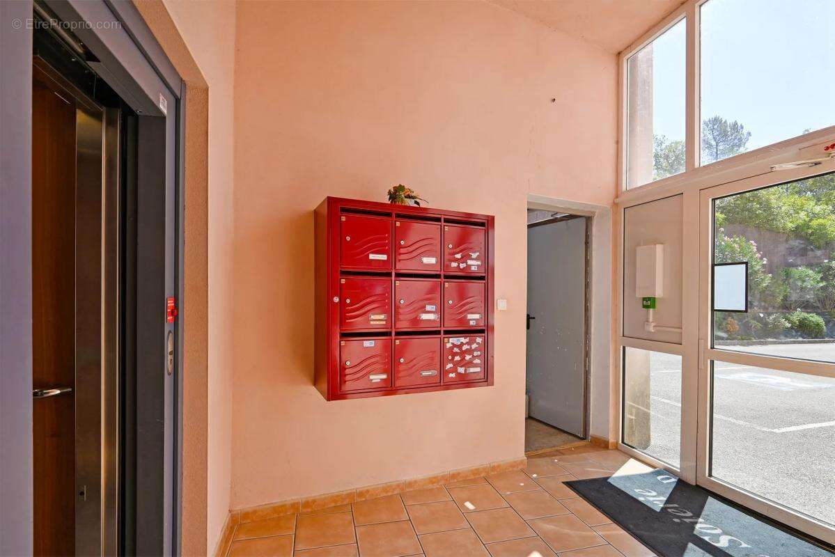 Appartement de 5 pièces de 98 m² à Ruoms - photo 3