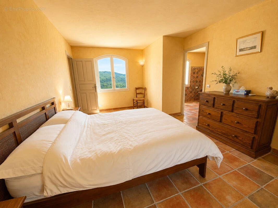 Maison à TOURRETTES-SUR-LOUP