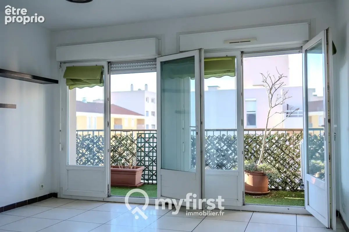 Beau deux pieces, avec stationnement privatif, terrasse et cave - photo 6