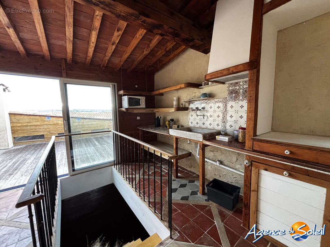 Maison à OPOUL-PERILLOS