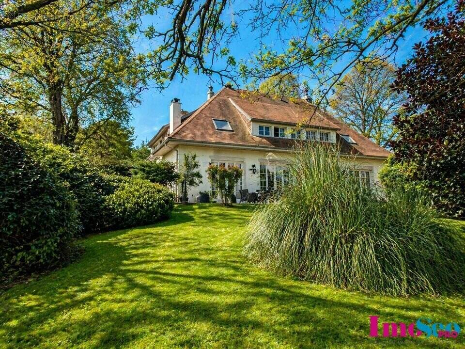 Commerce à ARTIGUES-PRES-BORDEAUX