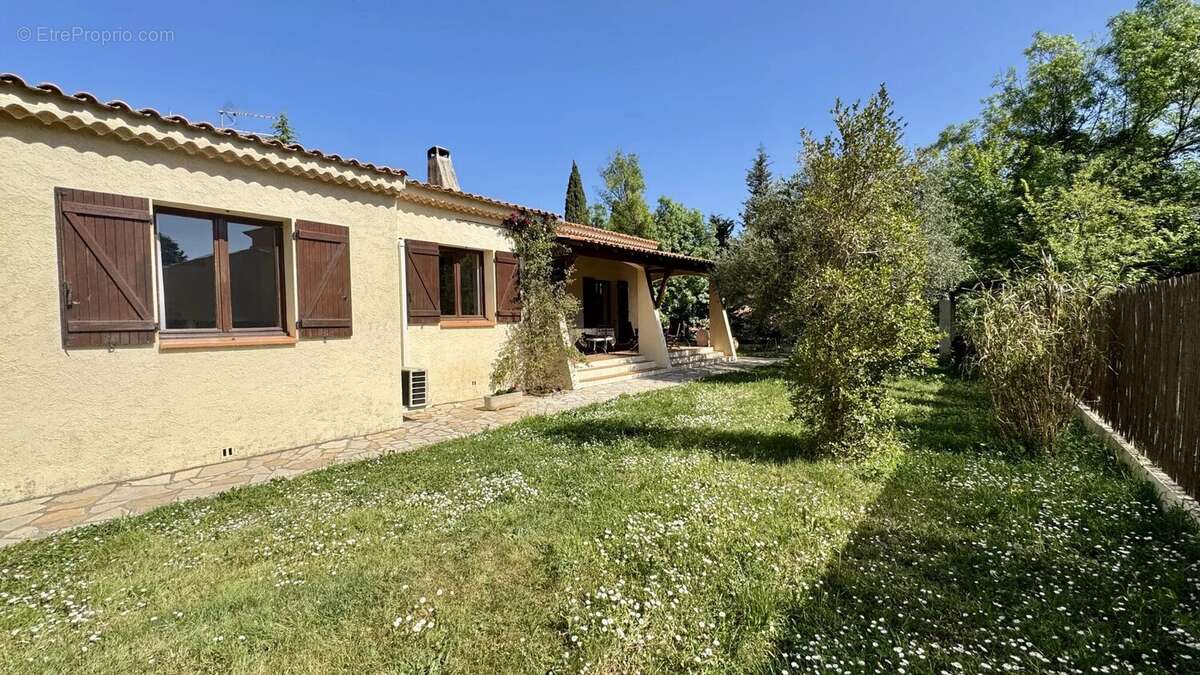 Maison à SOLLIES-PONT