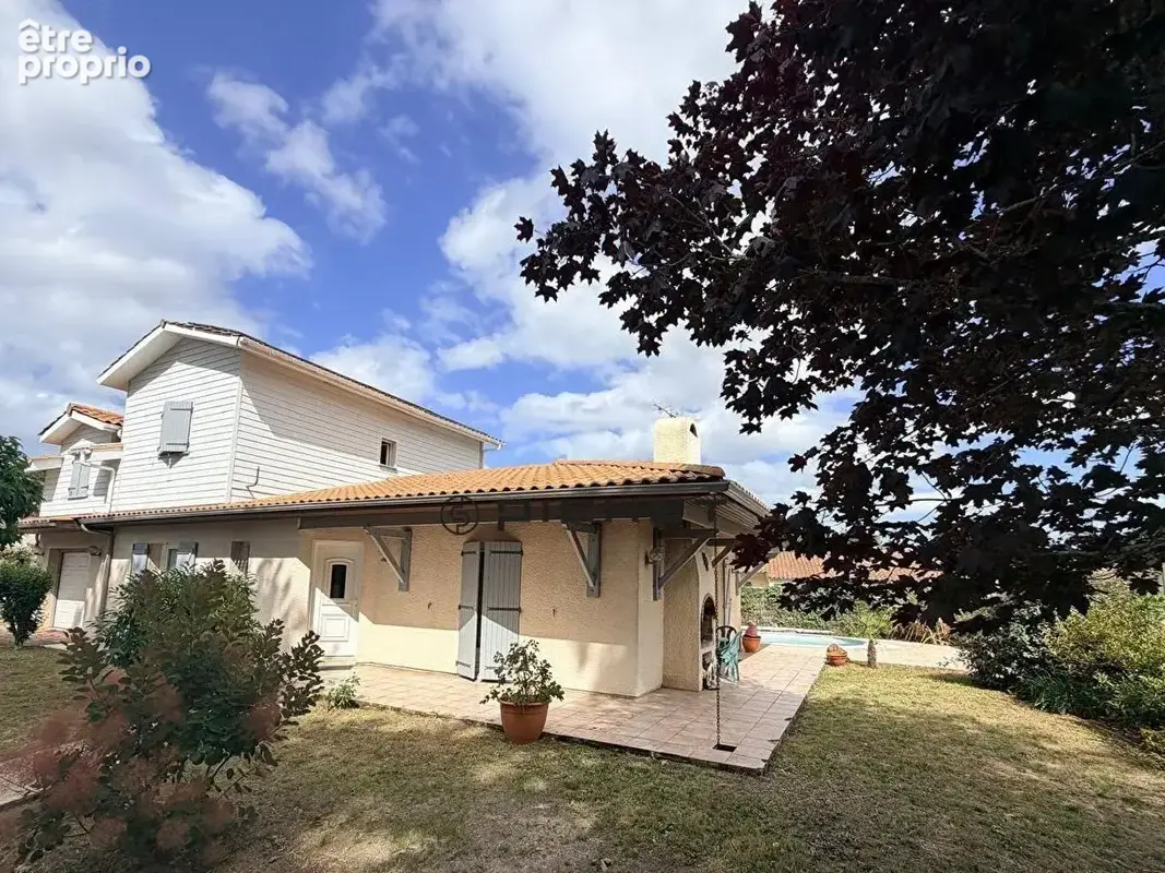 St Médard en Jalles -EXCLUSIVITÉ Maison familiale de 140 m² sur 600 m² de terrain avec piscine, terrasse et garage aménagé - photo 2