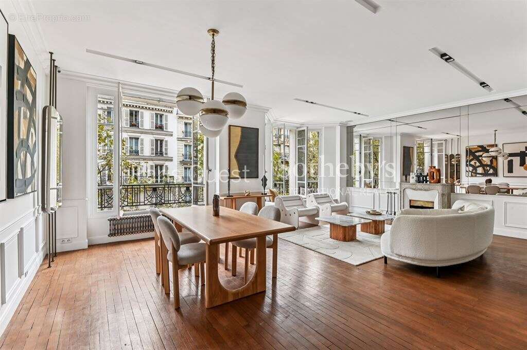 Appartement à PARIS-7E