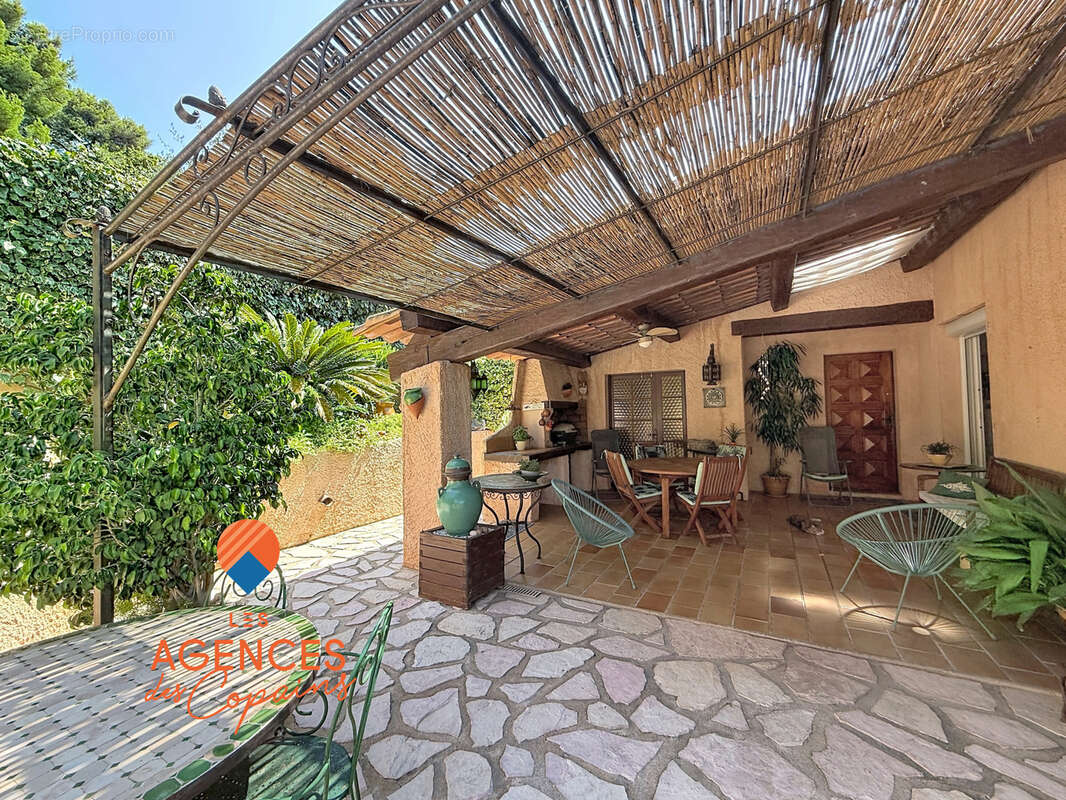 Six-fours-les-plages, le verger, villa t6 avec piscine, au calme, centre-ville  a pied - photo 3