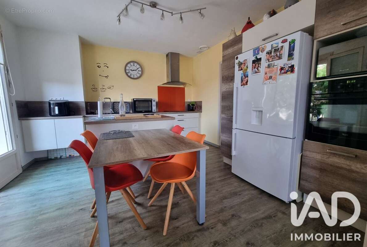 Maison 187 m² à Gennes  - photo 3