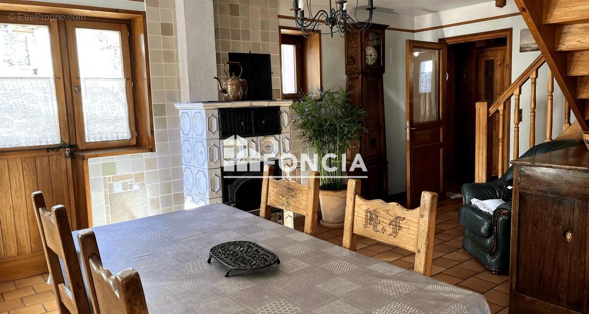 Maison à LES ALLUES