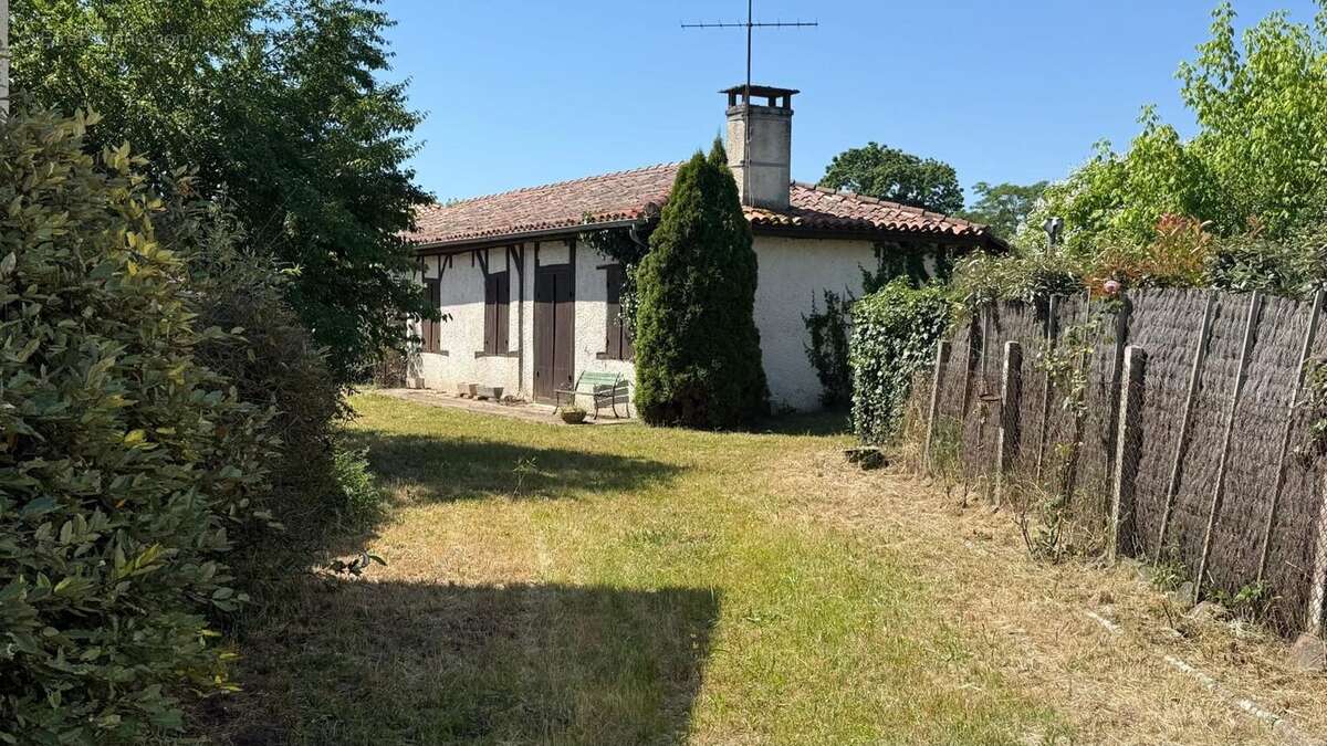 Maison à LUXEY