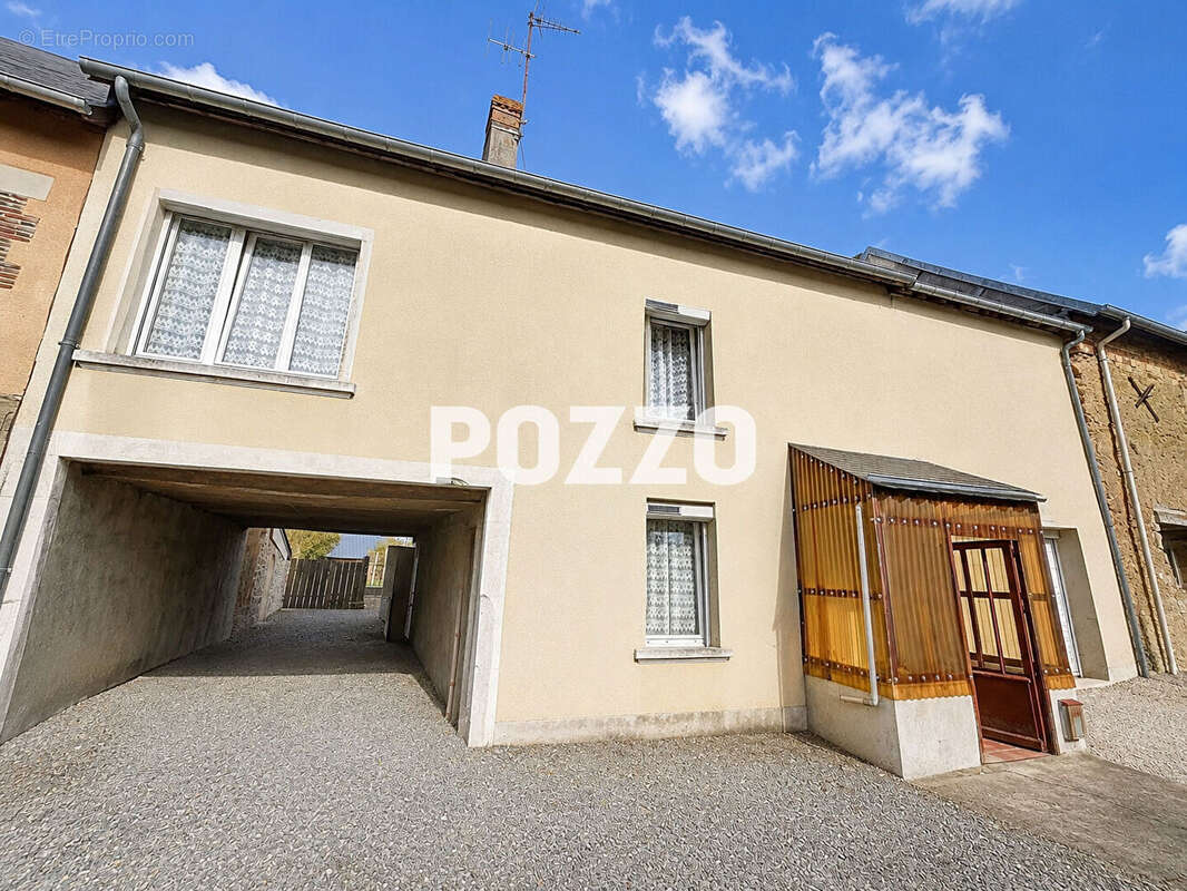 Maison à MONTREUIL-SUR-LOZON
