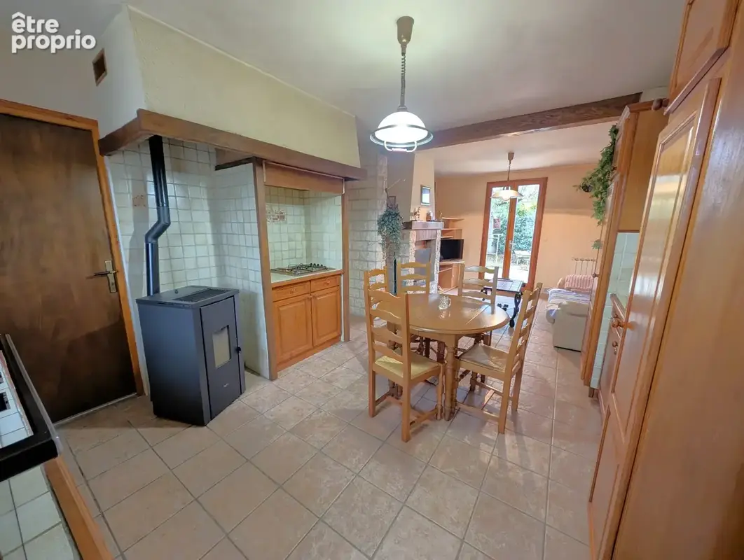 Maison de plain pied à vendre sur la commune des Ormes de 49m2 habitables avec jardin de 600m2 et garage - photo 4