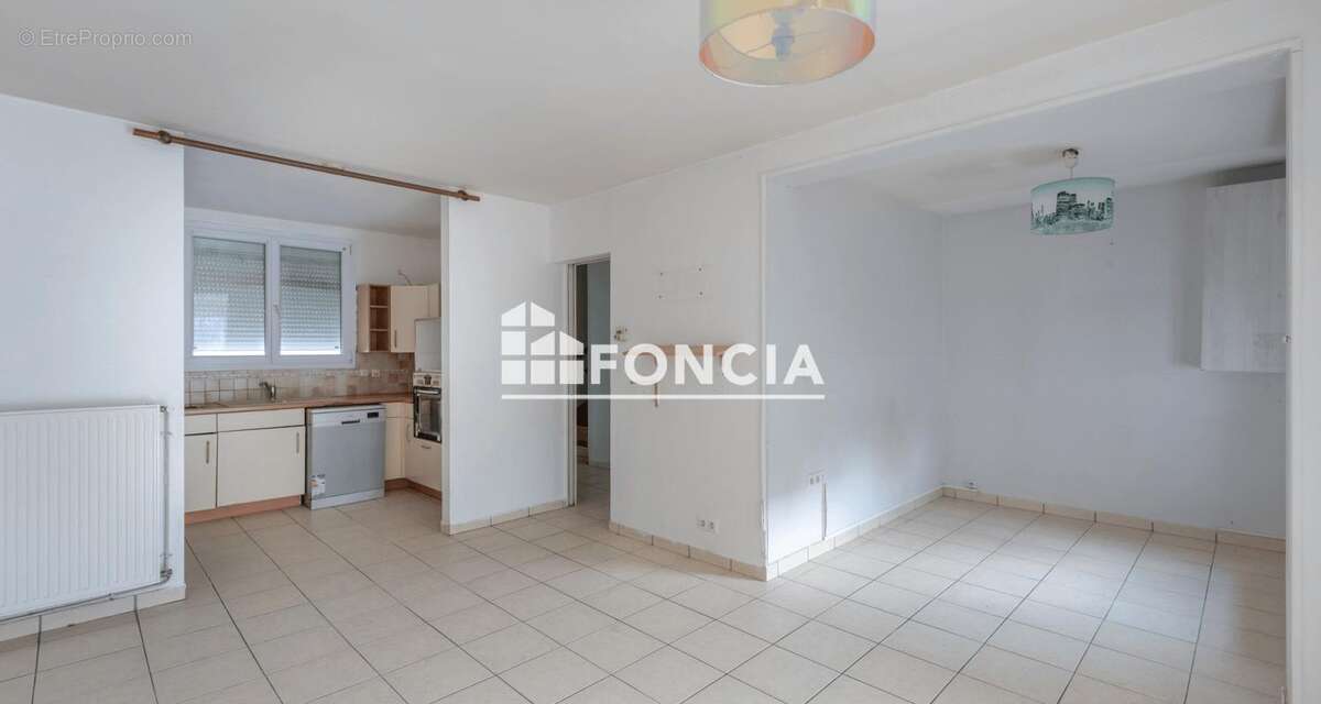 Maison à SAINT-JEAN-DE-LA-RUELLE