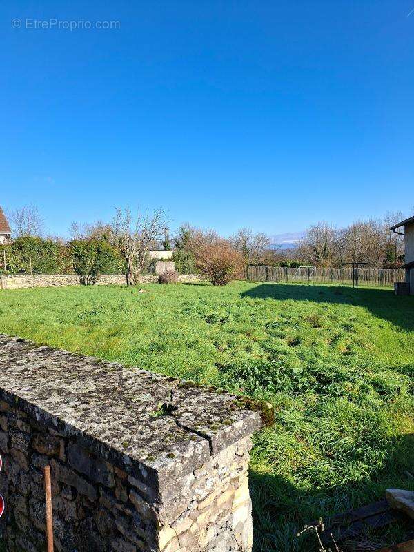 Terrain à SAINT-HILAIRE-DE-BRENS